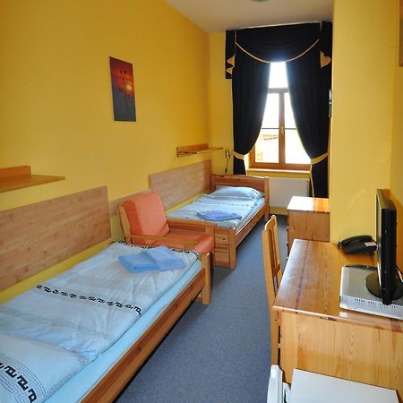 Hotel U Radnice لوني الغرفة الصورة