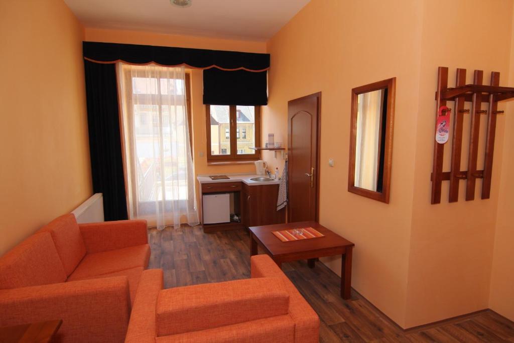Hotel U Radnice لوني الغرفة الصورة