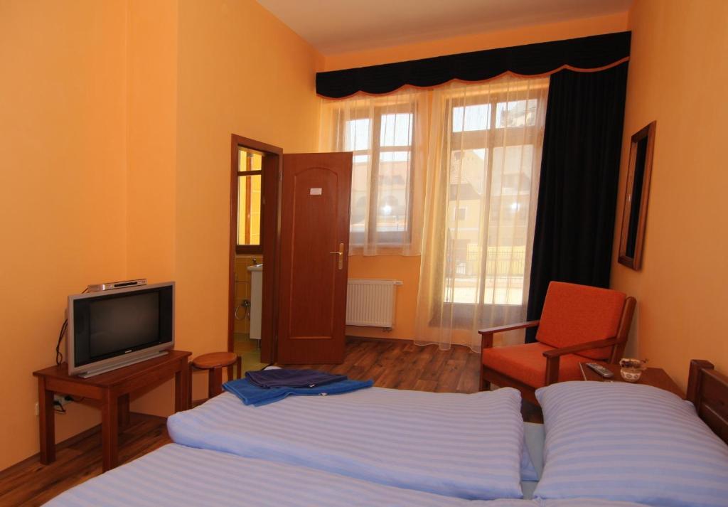 Hotel U Radnice لوني الغرفة الصورة