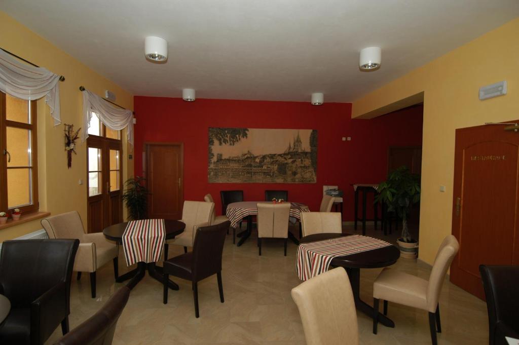 Hotel U Radnice لوني المظهر الخارجي الصورة